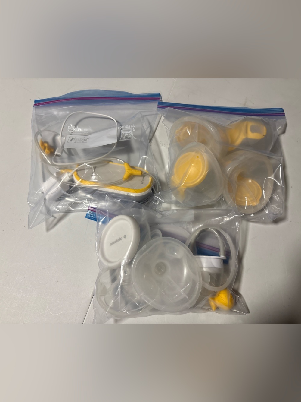 Medela Hands Free Electric Breast Pump with Extra Cups and Accessories -Like New